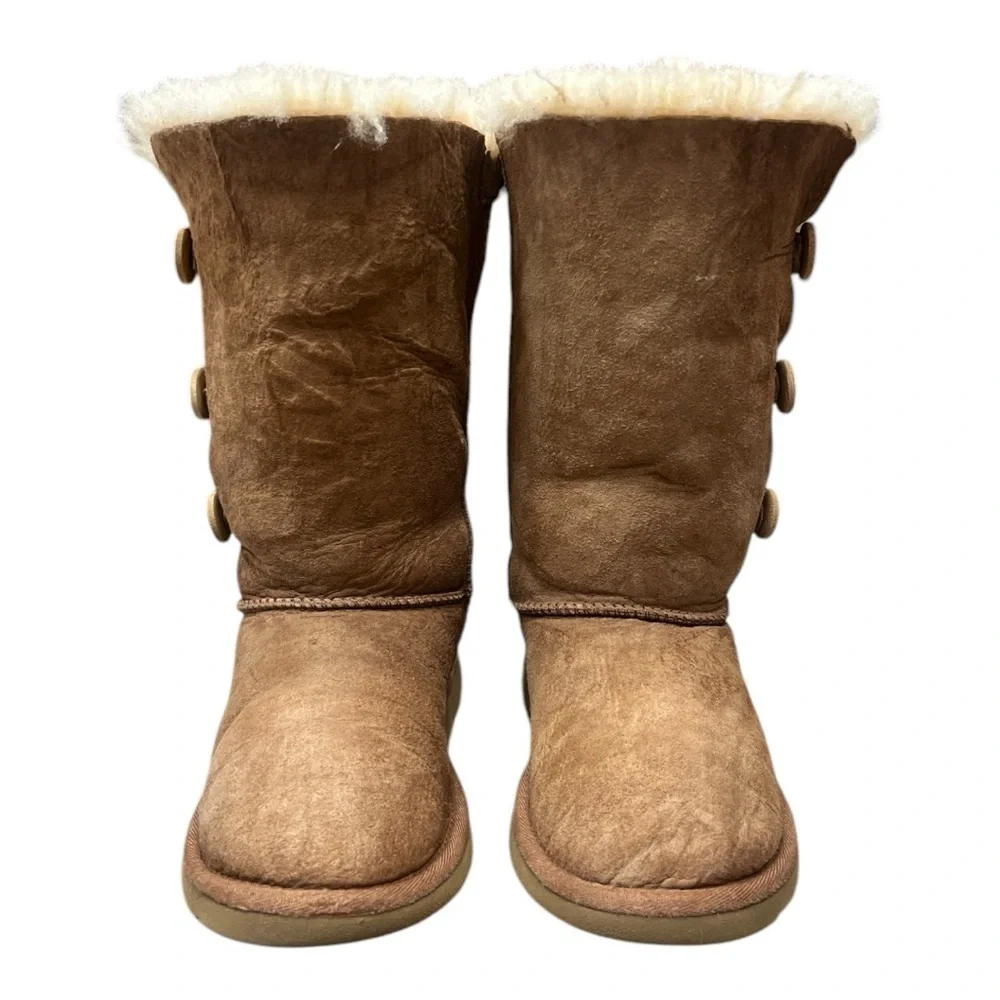 UGG hug your